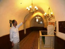 Nevin Gökçek, Mardin Şeyh Çabuk Camii'ne Avize Taktırdı!