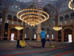 Denizli'de Camiler Ramazana Hazırlanıyor