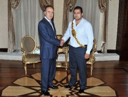 Antalyalı Pehlivanlardan Vali Altıparmak'a Ziyaret
