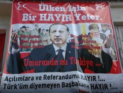 Mhp Kars İl Teşkilatı, 'referanduma Hayır' Afişi Astı