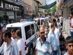 Cezaevi Firarisini Vermemek İçin Polislere Saldırdılar