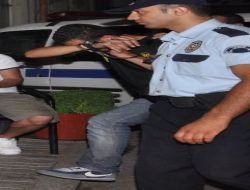 Yolda Yürüyen Gencin Kol Saatini Alan 3 Kişi Yakalandı