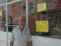 12 Eylül Darbesinde İşkence Gören Ülkücü Esnaf, Çay Ocağına 'EVET' Pankartı Astı!