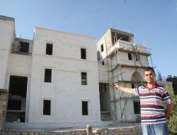 Mardinli Hayırsever İşadamı Memleketine Okuldan Sonra Otel Yaptırıyor..