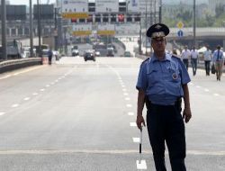 Medvedev Polisleri Bu Kez Twitter'dan Uyardı; Sistem Gevşeyince Vidaları Sıkıştırmak Gerekiyor!!
