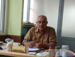 Muhtar Köyündeki Okulun Kapanmaması İçin Derslik Yaptırıyor