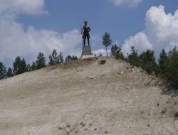 Yüzbaşı Hamdi Bey Anıtı Tamamlandı
