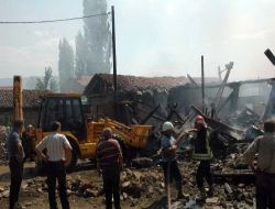 Yangında Üç Ev Kül Oldu!