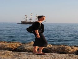 Apollon Tapınağı'nı Görmeye Gelen 2 Metrelik Hollandalı Kadın Turist, İlgi Odağı Oldu
