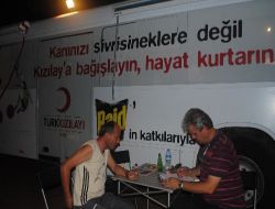"kanınızı Sivrisineklere Değil Kızılay'a Bağışlayın"