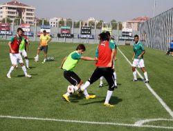 Sağlam'dan Sercan'a: Bindiğiniz Arabaların Yarısı Kadar Hız Yapsanız Razıyız!