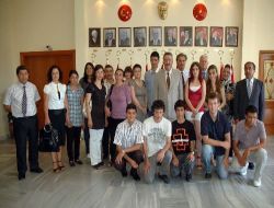 İzmir Valisi Kıraç, Lys'de Dereceye Girenleri Altınla Ödüllendirdi