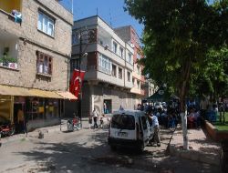 Şehit Polisin Evine Ateş Düştü