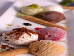 Ev Yapımı Kıvamında Dondurmalarıyla Yazın Tercih Edilen Lezzetlerinden