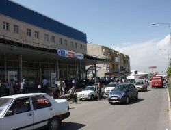 Erzurum'da Bdp'li Belediye Başkanı'nın Aracına Saldırı
