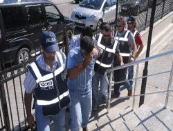 Sokak Satıcılarına Yönelik Operasyonda 3 Kişi Yakalandı