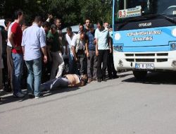 Karşıdan Karşıya Geçerken Resmi Plakalı Araç Çarptı