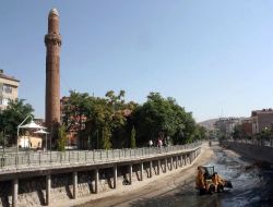 Ulu Irmak'ta Yaz Temizliği Yapılıyor