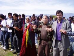 Edremit Kaymakamlığı Bdp'nin Düzenleyeceği Konseri Erteledi