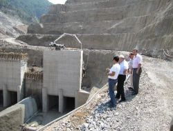 AK Partili Küçükaydın Kavşakbendi Barajı İnşaatında İncelemelerde Bulundu