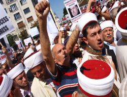 Bulgaristan'da Başmüftülük Krizi - Müslümanlar Parlamento Önünde Protesto Gösterisi Düzenledi