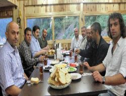 Uzungöl'de Sabah Namazını Müteakip Göl Kenarında Yapılan Kahvaltı Sefası Gelenek Oluyor