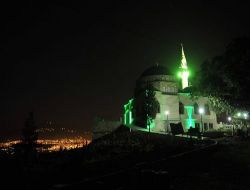 Malik Bin Ejder Türbesi'nin Mevcut Kubbesi 223 Yıl Sonra Tekrar İnşa Edildi