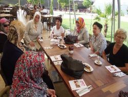 Ak Parti Karadeniz Ereğli Kadın Kolları Üyeleri Referandum Çalışmalarına Başlıyor!.