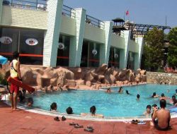 Kuşadası'nda Hava Sıcaklığı 44 Dereceyi Aştı!
