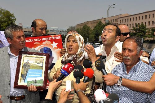 Şehit yakınları, Genelkurmay Karargahı önünde protesto gösterisi yaptı!
