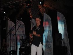 Side'ye Tatile Gelen Yerli Ve Yabancı Turistler Grup Gündoğarken'in Şarkılarıyla Coştu