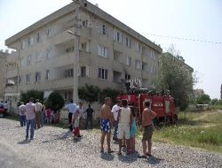 Pencereye Yakın Eşyalar Tutuştu, Site Sakinleri Korkulu Anlar Yaşadı