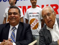 Ahmet Özal Partisinin Kararına Uydu 'hayır'cı Oldu