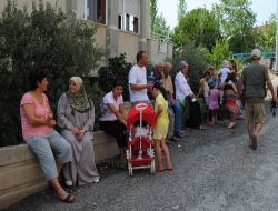 Mimar Sinan Mahallesi Sakinleri, 11 Yıldır Kaldırılmayan 2 Baz İstasyonuna Tepki Gösterdi