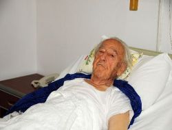 Yazar Oktay Akbal Ameliyat Oldu