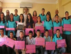 Kaymakam, Fen Lisesini Kazanan Öğrencileri Dizüstü Bilgisayarla Ödüllendirdi