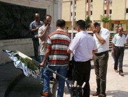 Eşinin Sınır Dışı Edilmesi İçin Eylem Yapmaya Kalktı