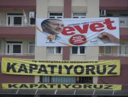 Referandum Afişleri Renkli Görüntüler Oluşturuyor!