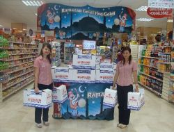 Groseri İftarda Gelen Müşterilerini Doyuracak