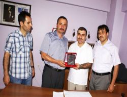 Iğdırlı İş Adamlarından Kimse Yok Mu Derneği'ne Teşekkür Plaketi