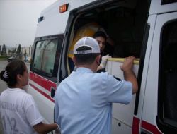 Kazada Yaralanmadı, Başını Trafik Lambalarına Vurarak Yaralandı
