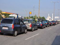 Kapıkule'de Araç Kuyruğu Oluştu, Gurbetçiler Hamzabeyli'ye Yönlendirildi!