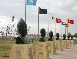 Tarih'te Kurulan 16 Türk Devletine Ait Bayraklar Nevşehir Şehitler Parkı'nda Dalgalanıyor