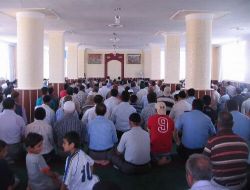 Manisa Karlıpınar Cami'nde İlk Cuma Namazı Kılındı
