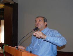 Bakan Eker: Ya Demokrasi Ya Statüko