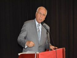 Şandır, Tartışmalı Afişin Önünde Konuştu!