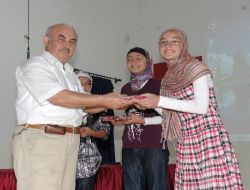 Manisa Yaz Kur'an Kursu Bilgi Yarışmasında İrem Nur Demirel Birinci Oldu