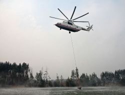 Türkiye'nin Gönderdiği İki Yangın Söndürme Helikopteri Rusya'da Göreve Başladı