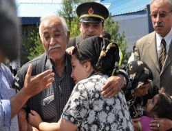 Kars'a Getirilen Şehit Uzman Çavuşun Cenazesi Gözyaşlarıyla Karşılandı
