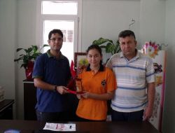 Turgut Reis Dershanesi, Başarılı Öğrencisini Plaketle Ödüllendirdi